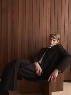 Pinstripe Wool Blazer -- Dark Grey 7 Pinstripe Wool Blazer -- Dark Grey -Frame Sale Store SHOT 02 0159 02 RGB 72 2000X2666 3a1914ef 8181 497b b35b 290a7cb652c7