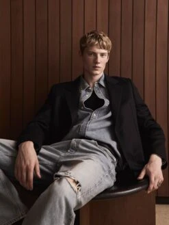 Unlined Wool Blazer -- Dark Navy -Frame Sale Store SHOT 07 0217 01 RGB 72 2000X2666 a9d62a60 12bb 4203 ac84 82486cfe0b86