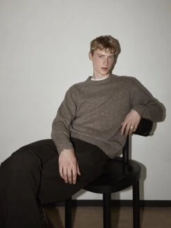 Cotton Chino Pants -- Dark Chocolate -Frame Sale Store SHOT 14 0065 01 RGB 72 2000X2666 e84b15cc dc3c 418c bc1f 68ac894fda2c