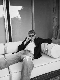 Baggy Jean -- Effortless Destructed 13 Baggy Jean -- Effortless Destructed -Frame Sale Store SHOT 15 0045 01 RGB 72 2000X2666 bb2e21f8 5f85 4de0 9a71 b5c547589930